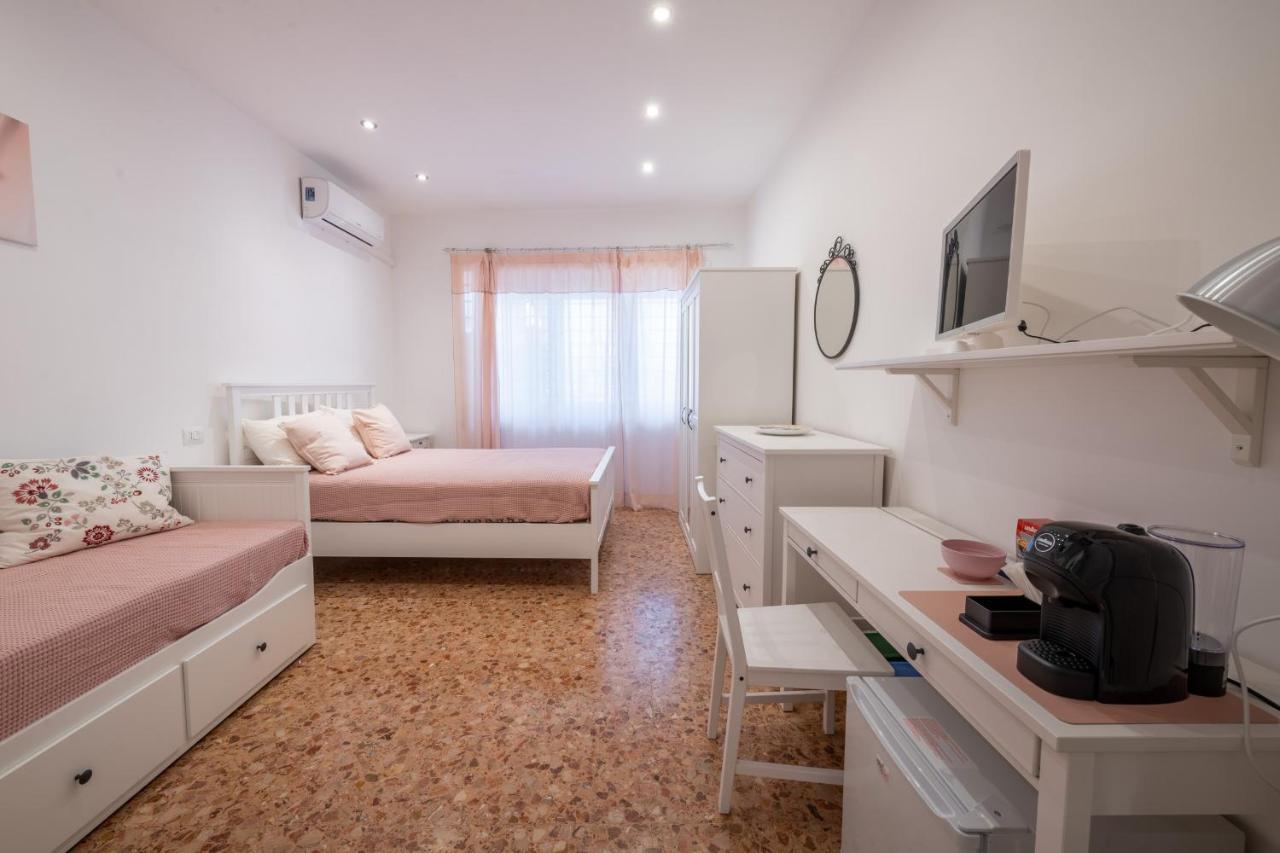 Apartamento Casa Rosa Beige E Blu Roma Exterior foto